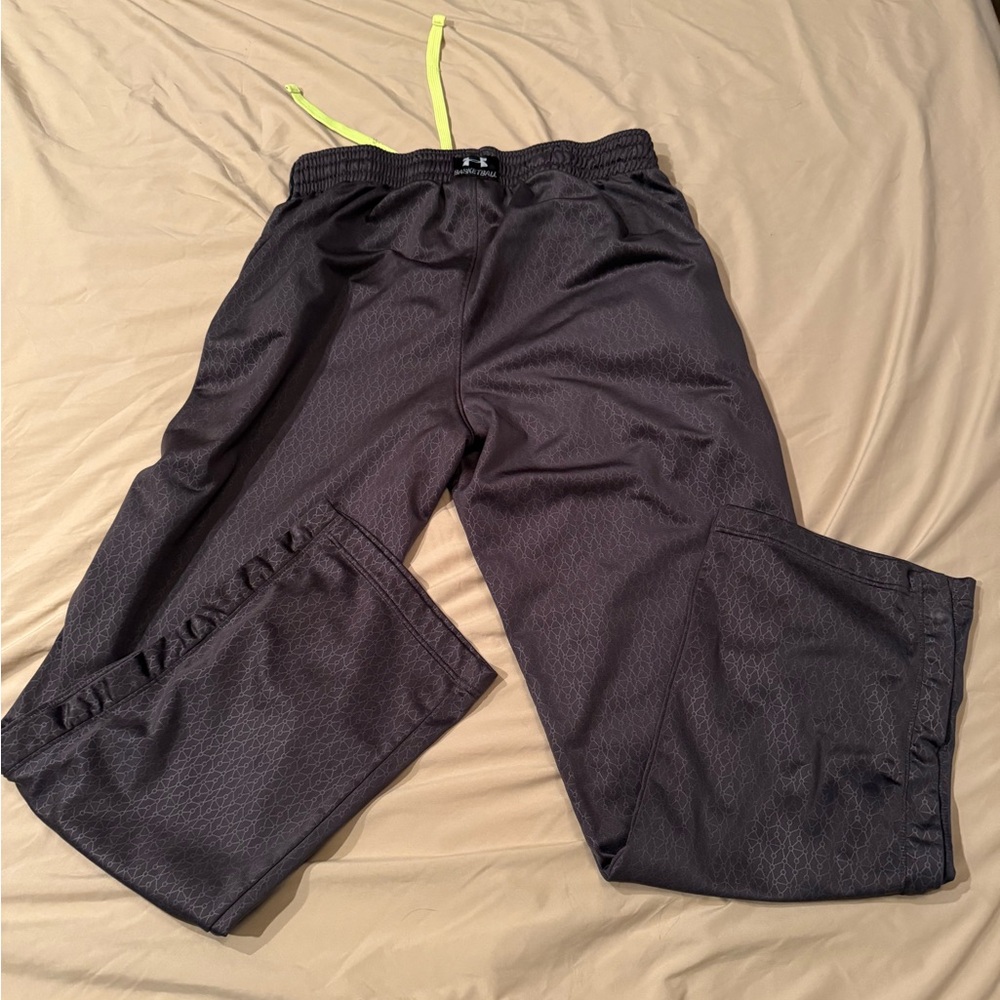 Under Armour men’s xl sweatpants dark grey, almost black. - Picture 2 of 3